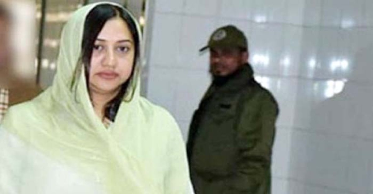 খালেদা জিয়াকে দেখতে ঢাকায় পুত্রবধূ শর্মিলা