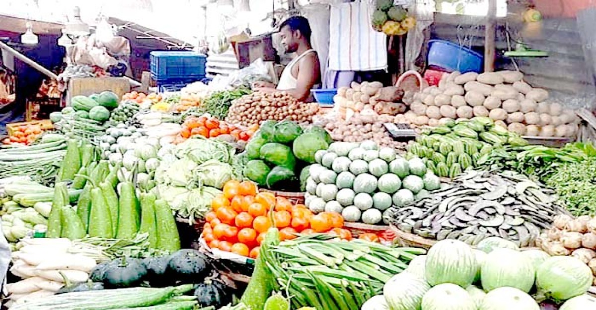 সরকারের বেঁধে দেওয়া দাম মানছে না খুচরা ব্যাবসায়ীরা