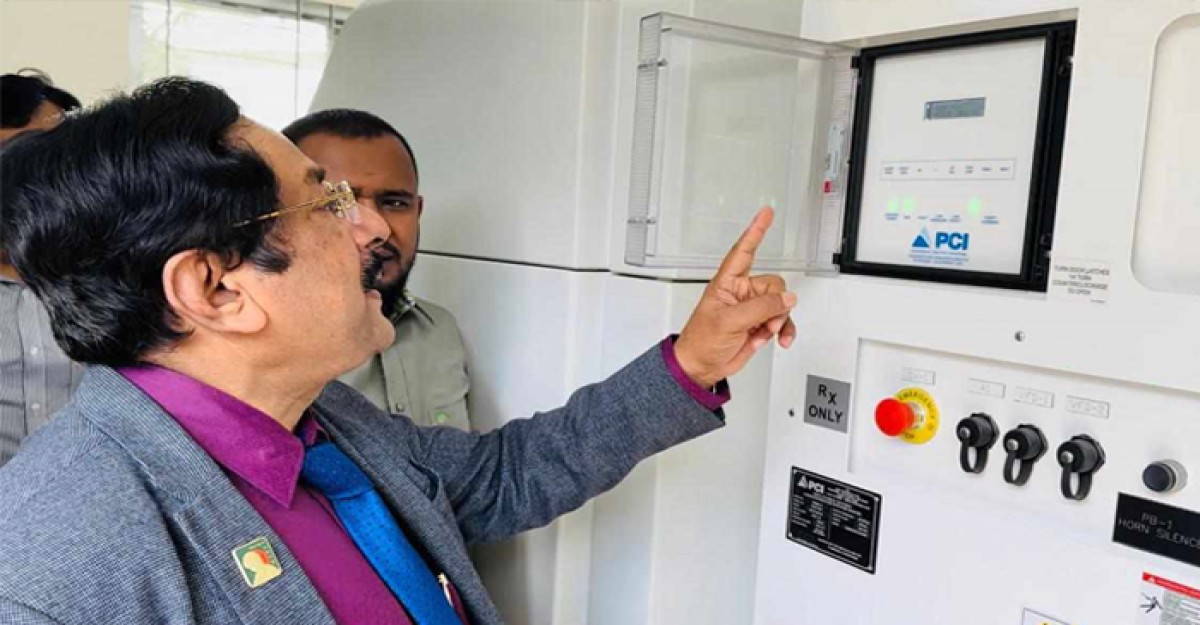 বিএসএমএমইউতে বায়ু থেকে অক্সিজেন উৎপাদনকারী জেনারেটর শুভ উদ্বোধন