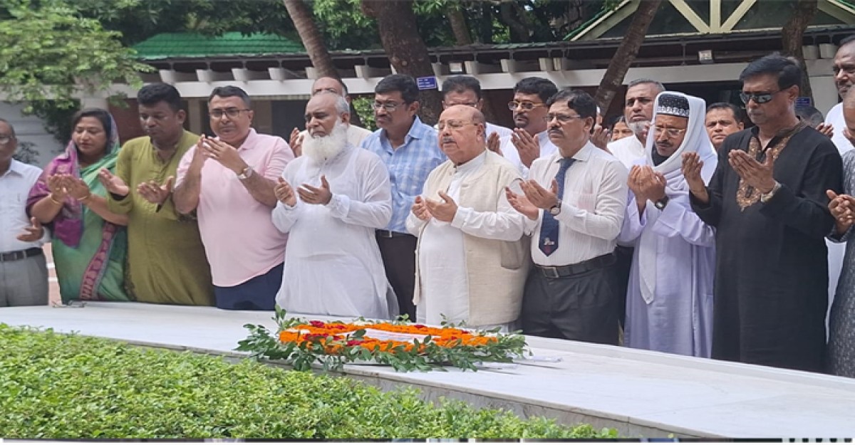 টুঙ্গিপাড়ায় জাতির পিতার সমাধিতে বিএসপি'র নেতৃবৃন্দের শ্রদ্ধা নিবেদন