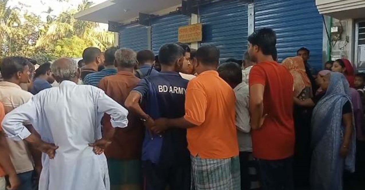 পুকুরের এপার হতে ওপার যাওয়া হলো না কলেজ ছাত্রের