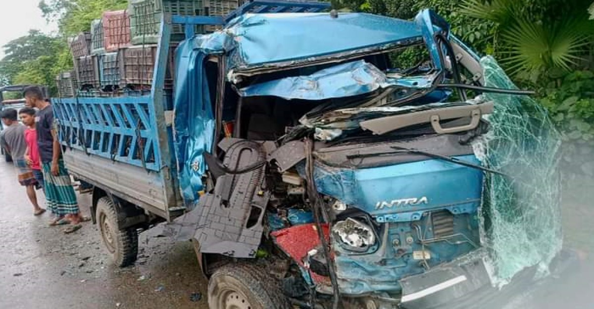 কালীগঞ্জে বাস ও পিকআপের মুখো-মুখি সংঘর্ষে পিকআপ ড্রাইভার নিহত