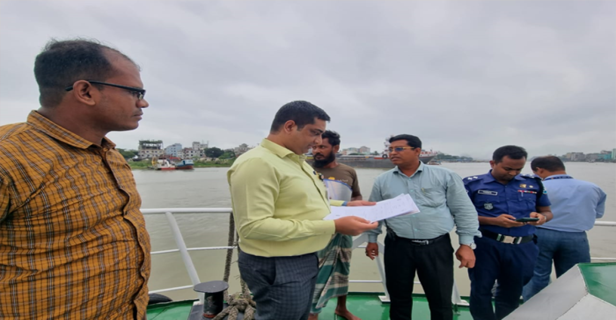 শীতলক্ষ্যায় চার নৌযানকে জরিমানা