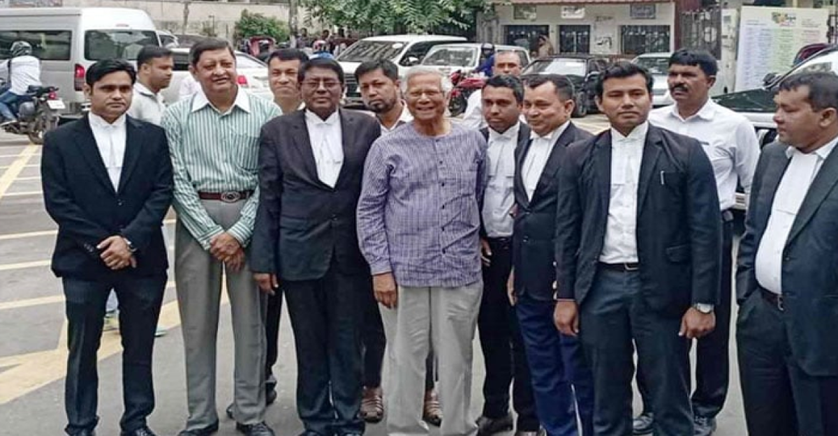 দুদক কার্যালয়ে ড. ইউনূস