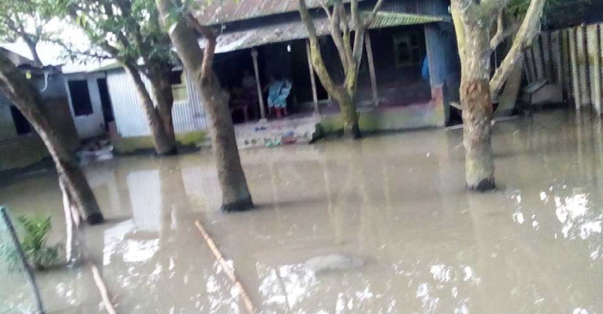 বেড়ায় জলাবদ্ধতায় ভোগান্তিতে হাজারো মানুষ