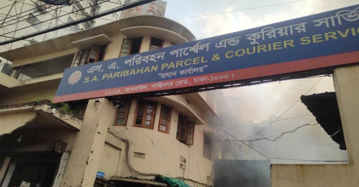 কাকরাইলে এসএ পরিবহন কার্যালয়ে আগুন