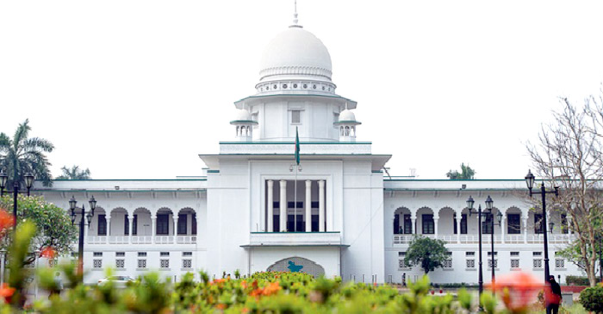 সেই বিচারকের সাজার রায়ও স্থগিত