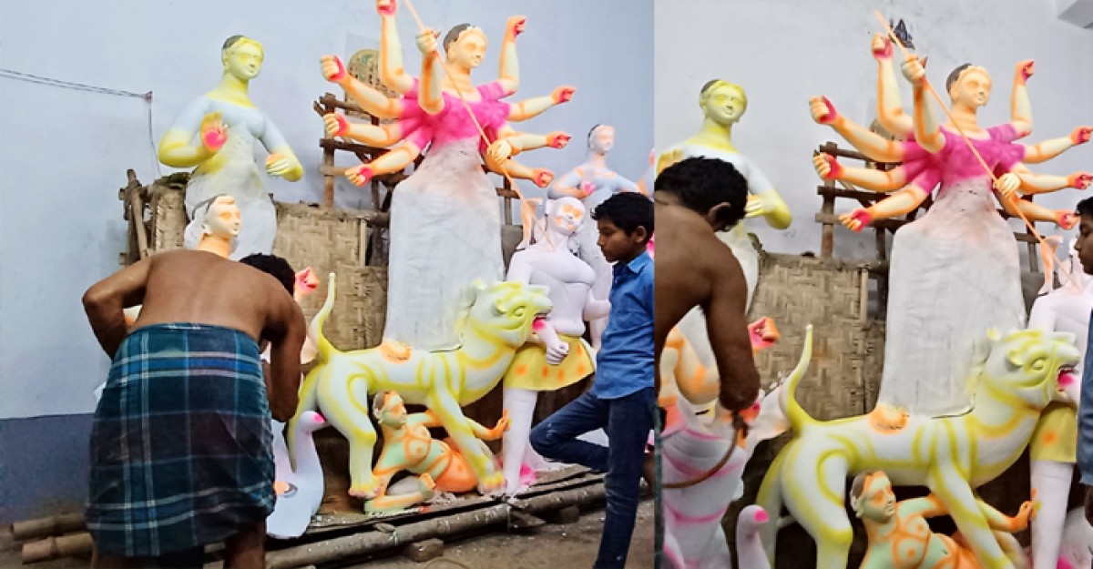 মুরাদনগরে শারদ উৎসবকে রাঙিয়ে তুলতে কর্মব্যস্ত প্রহরে প্রতিমা কারিগররা