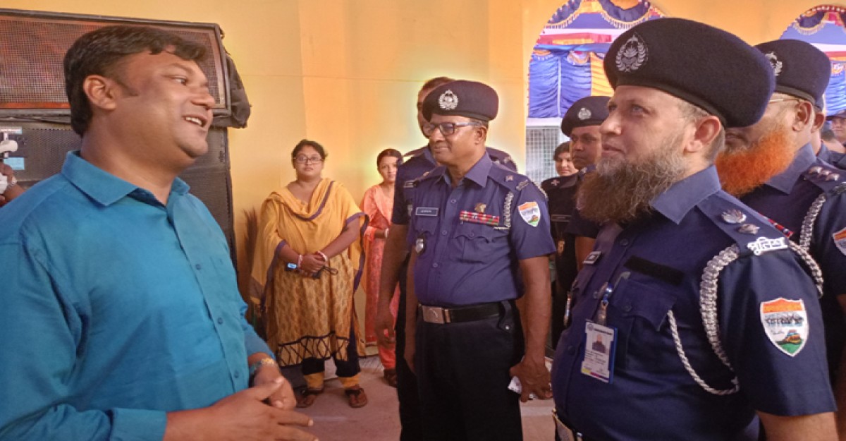 রেলওয়ে পুলিশ সুপারের পূজা মন্ডপ পরিদর্শন