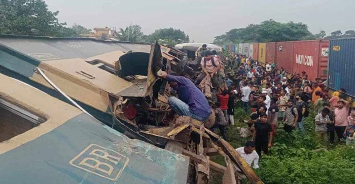 ভৈরবে উদ্ধার অভিযান শেষে ট্রেন চলাচল স্বাভাবিক