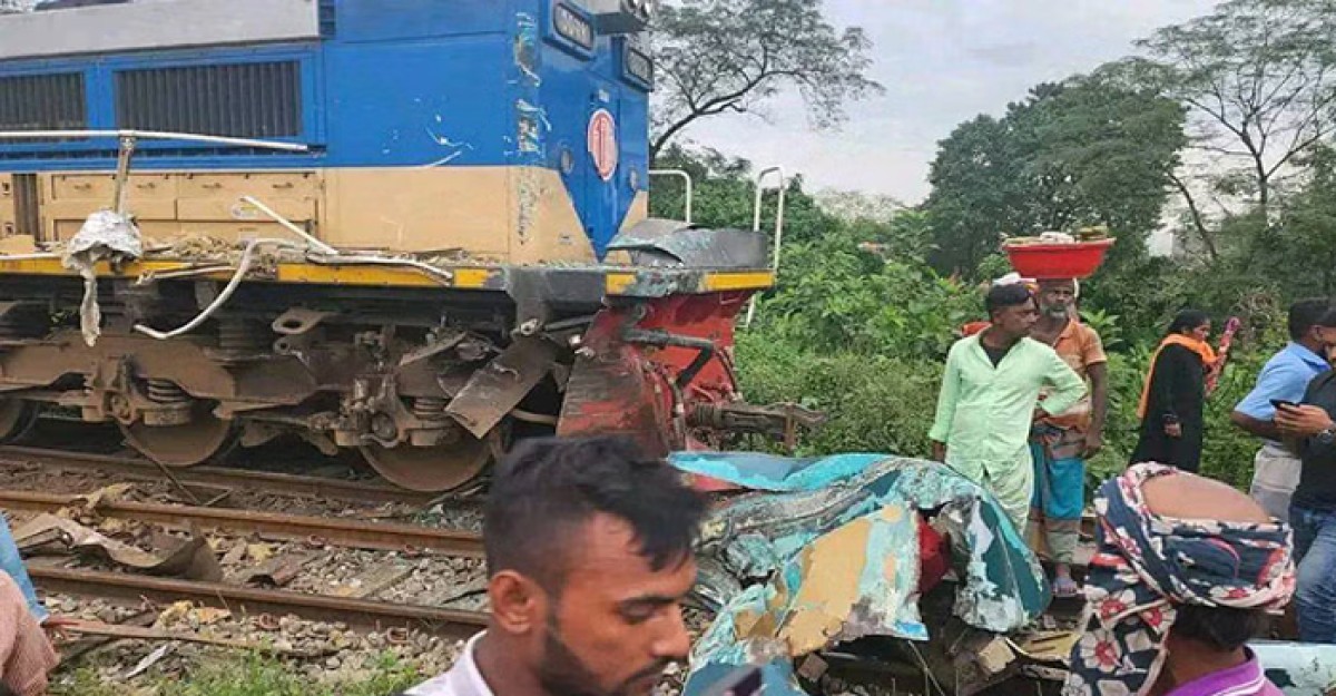 সিগন্যাল অমান্য করায় এই ভয়াবহ দুর্ঘটনা: স্টেশন মাস্টার