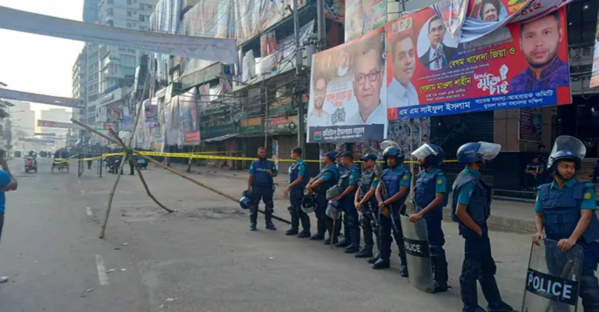 হরতাল ঘিরে নয়াপল্টনে পুলিশের সতর্ক অবস্থান