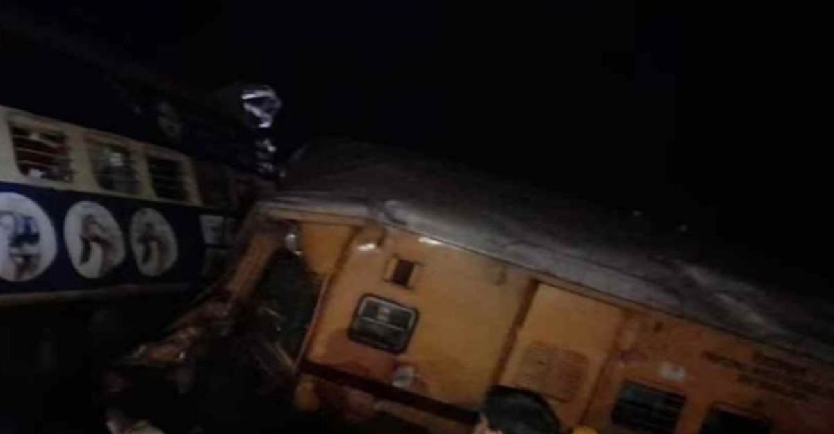 ভারতে দুই ট্রেনের সংঘর্ষে নিহত ১৩