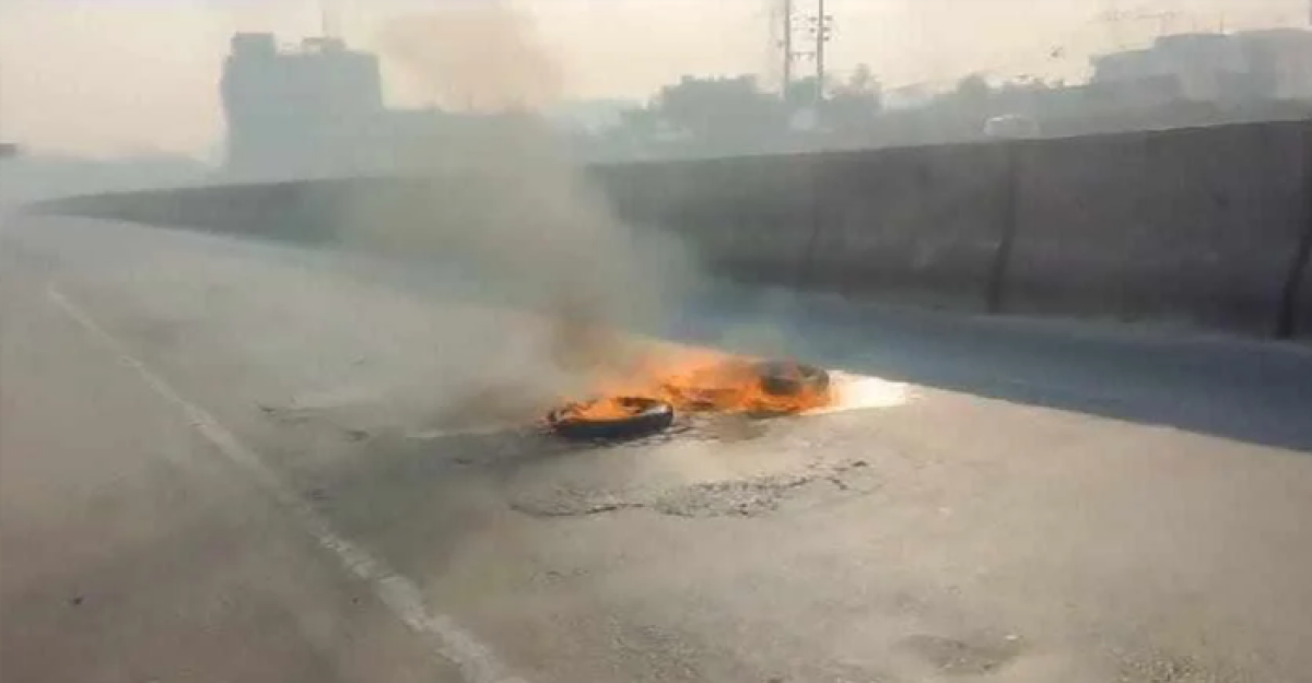 ঢাকা-চট্টগ্রাম মহাসড়কে টায়ারে আগুন
