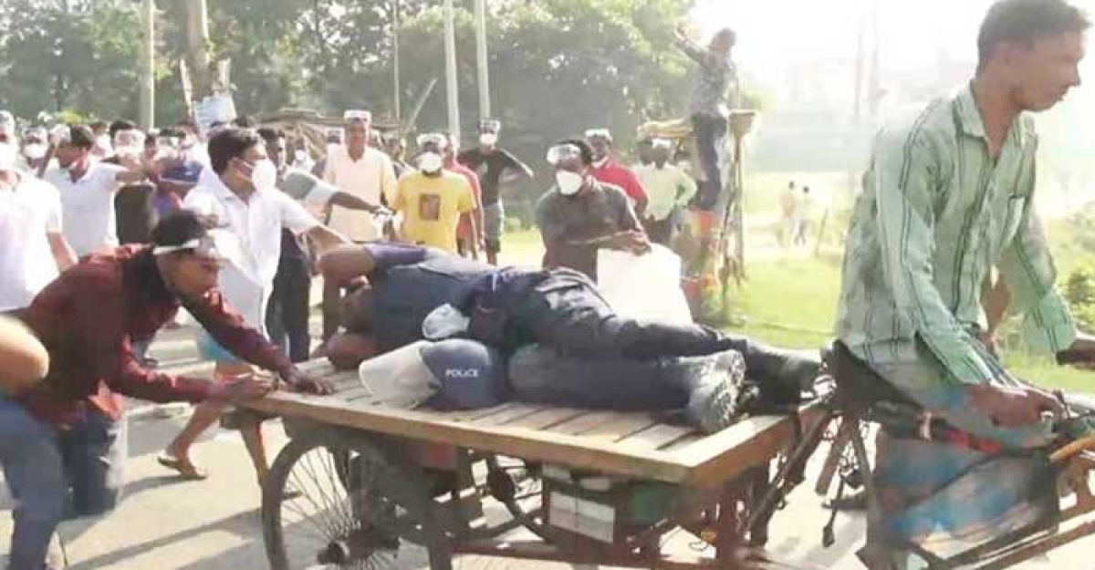 নারায়ণগঞ্জে ৩ পুলিশকে কুপিয়ে ও পিটিয়ে জখম