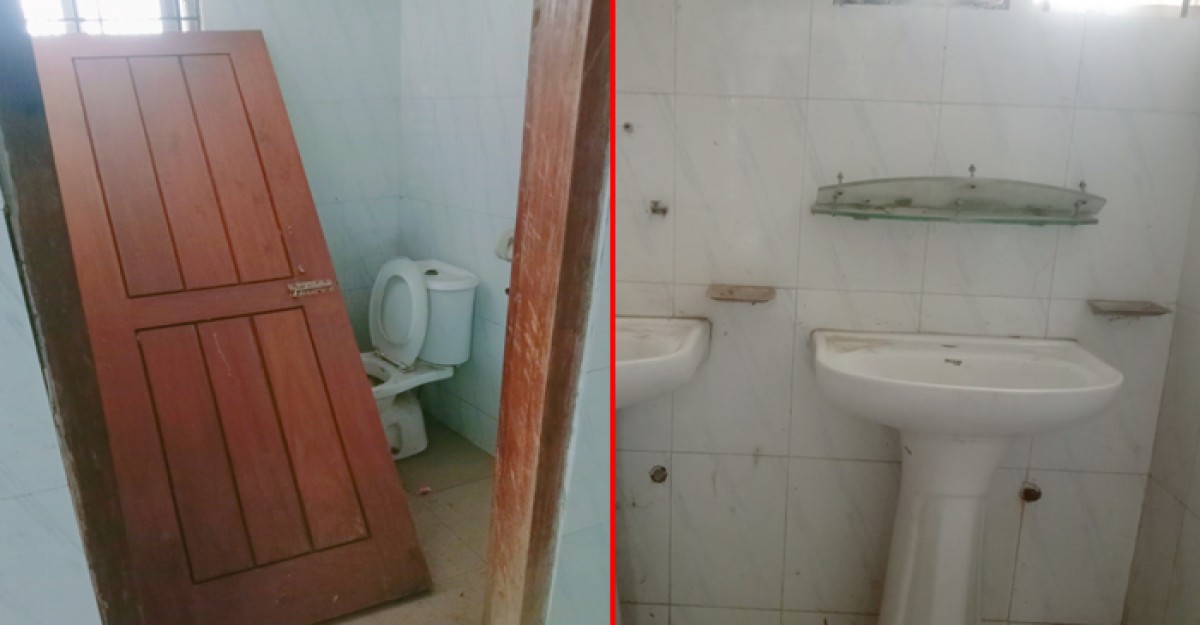 ঢাকা কলেজের নতুন ভবনের বাথরুমের দরজা ভাঙা, উধাও লুকিং গ্লাস
