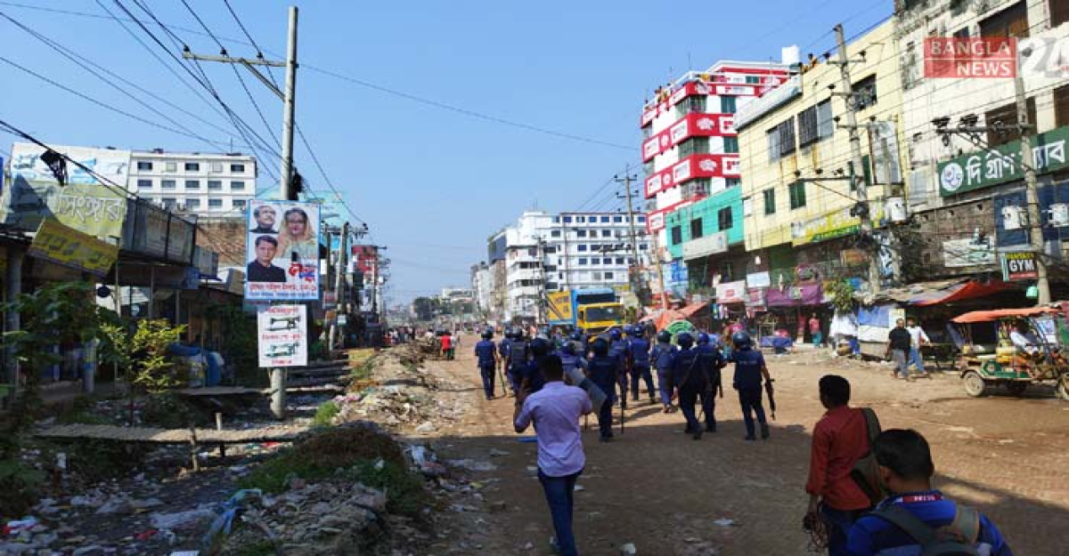 আশুলিয়ায় পুলিশ- শ্রমিক পালটাপালটি ধাওয়া, গুলিবিদ্ধ ৩