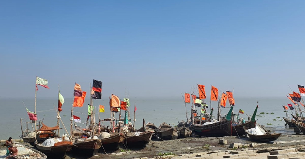 খোঁজ মিলছে না ভোলার মনপুরার মাছ ধরার ট্রলারসহ ২০ জেলের!
