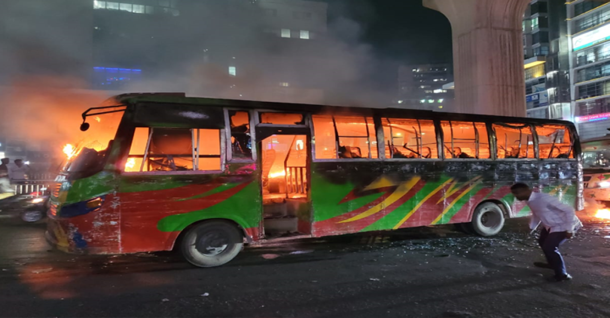২৪ ঘণ্টায় ১৩ বাসে আগুন