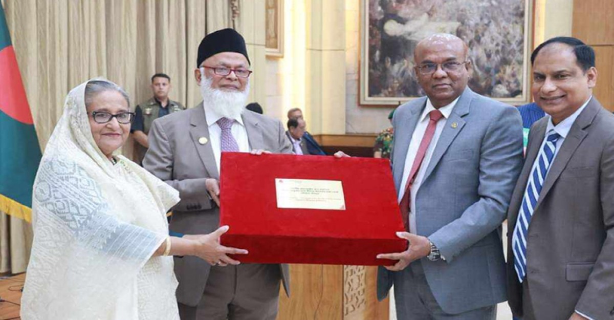 অর্থনীতি ঠিক রাখতে ব্যবসায়ীদের সহযোগিতা চাইলেন প্রধানমন্ত্রী