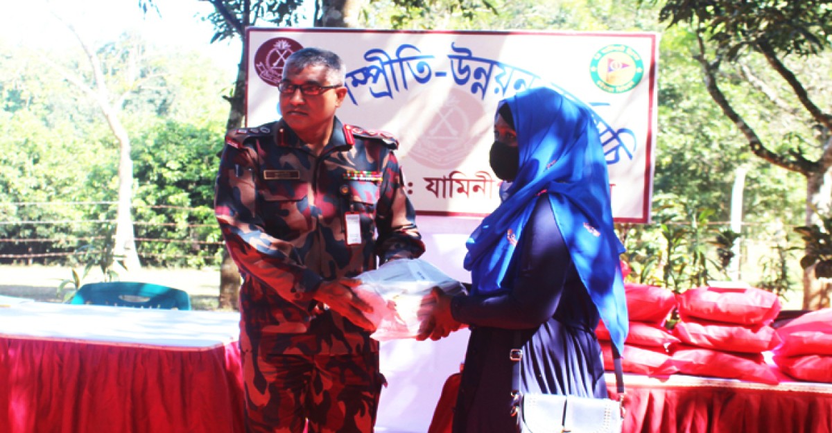 যামিনীপাড়া জোন কর্তৃক অসহায়দের মাঝে অনুদান প্রদান