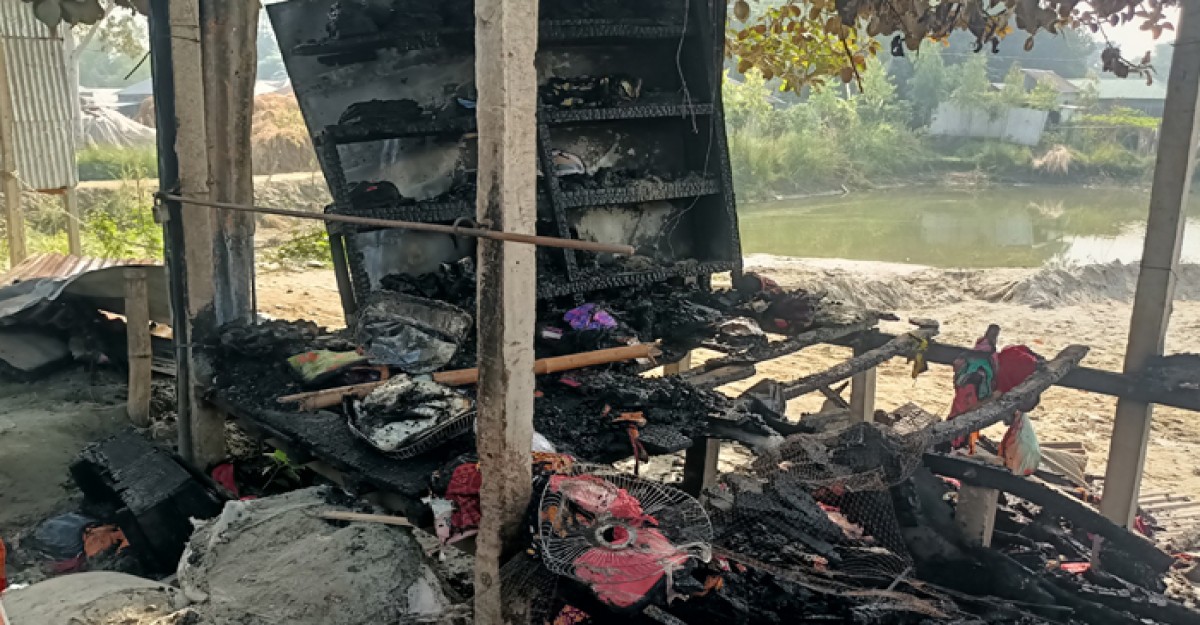 দূর্বৃত্তের আগুনে পুড়লো আ.লীগের নির্বাচনী অফিসসহ কাপড়ের দোকান