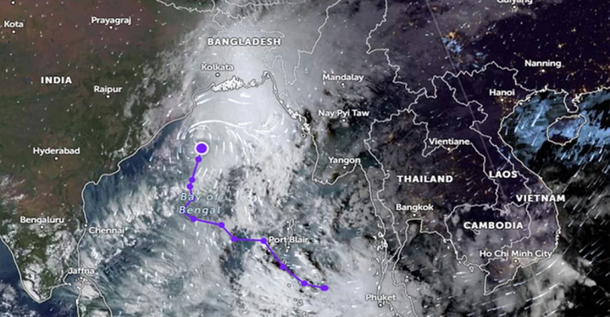 রাতেই ঘূর্ণিঝড়ে রূপ নিতে পারে নিম্নচাপ, আঘাত হানতে পারে শুক্রবার