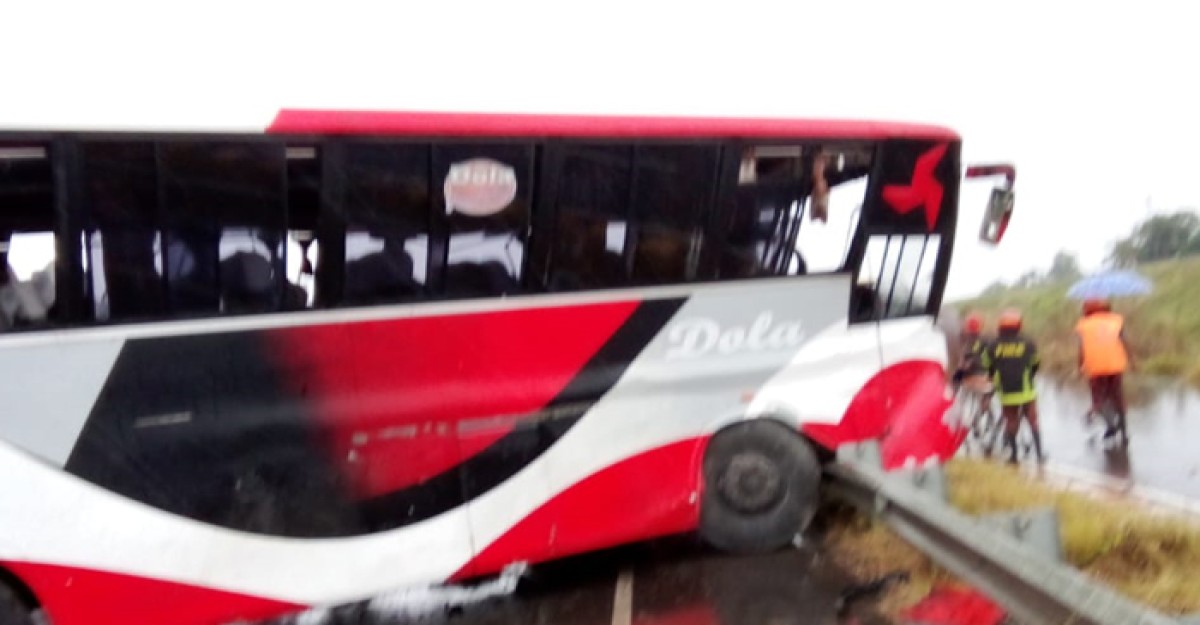 শ্রীনগরে যাত্রীবাহী বাস নিয়ন্ত্রণ হারিয়ে নিহত ২