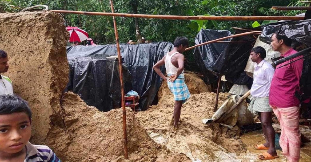 টেকনাফে মাটির ঘরের দেয়াল ধসে একই পরিবারের ৪ জন নিহত