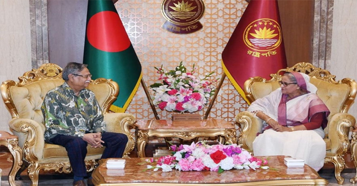 রাষ্ট্রপতির সঙ্গে প্রধানমন্ত্রীর সাক্ষাৎ