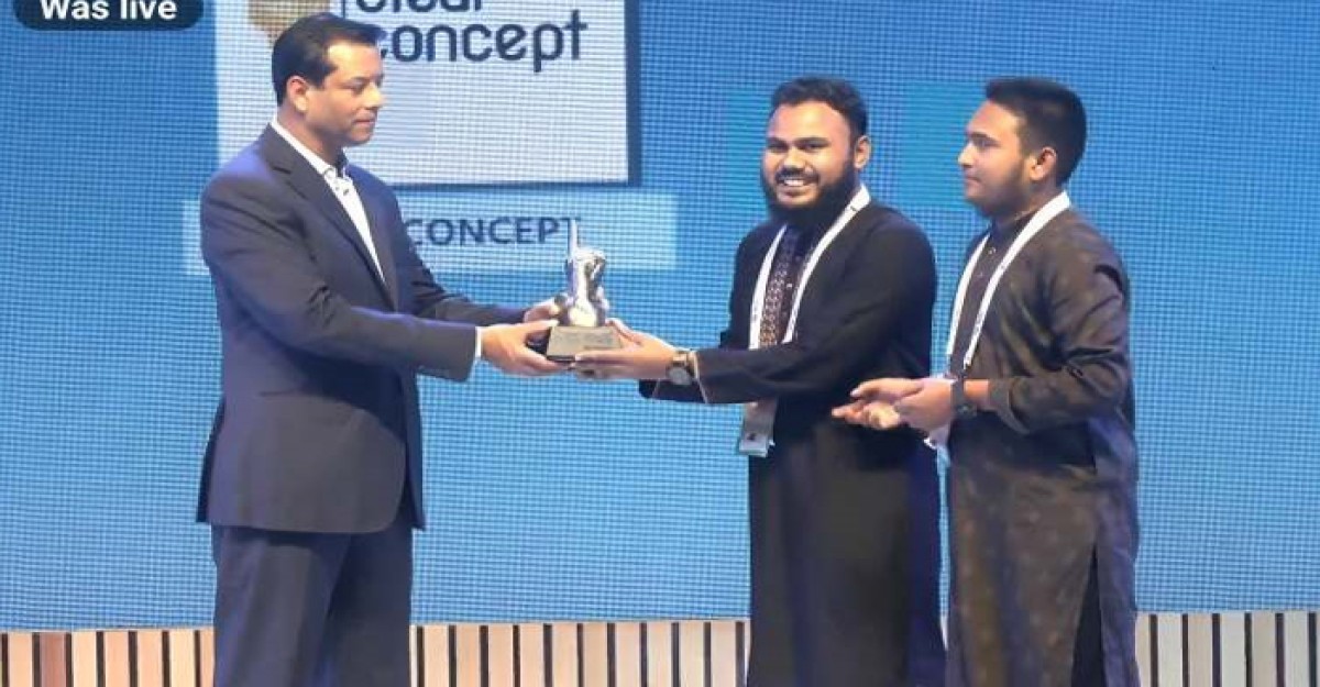 জাবি শিক্ষার্থী হিরোকের হাতে জয় বাংলা ইয়ুথ এ্যাওয়ার্ড