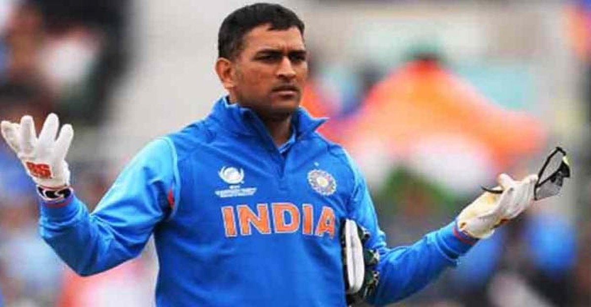 ইন্ডিয়ার কোচ হতে যা করতে হবে ধোনিকে