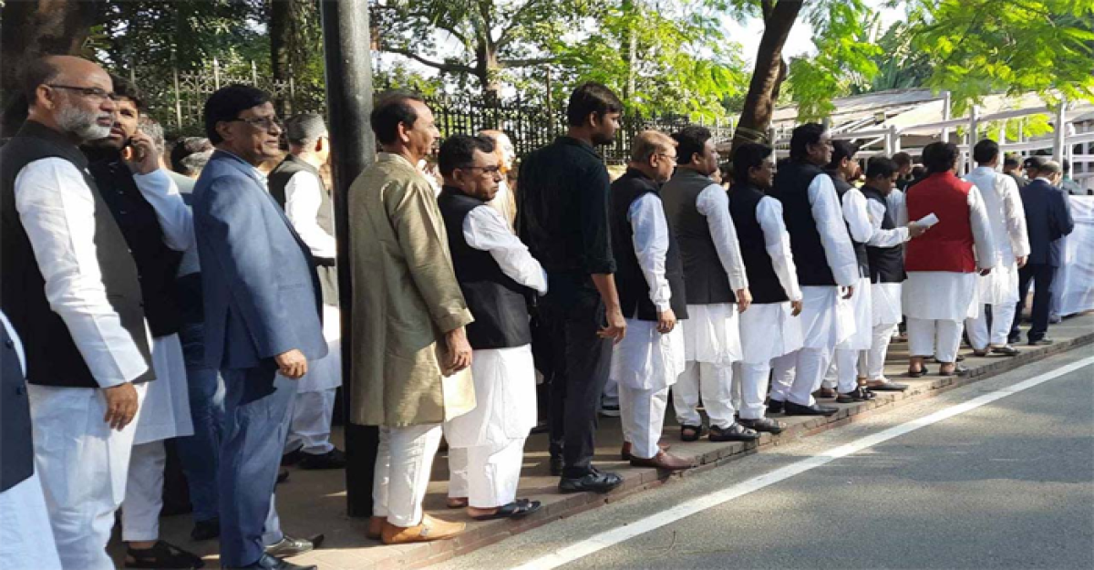 শেখ হাসিনার সাক্ষাৎ পেতে গণভবনে মনোনয়নপ্রত্যাশীরা