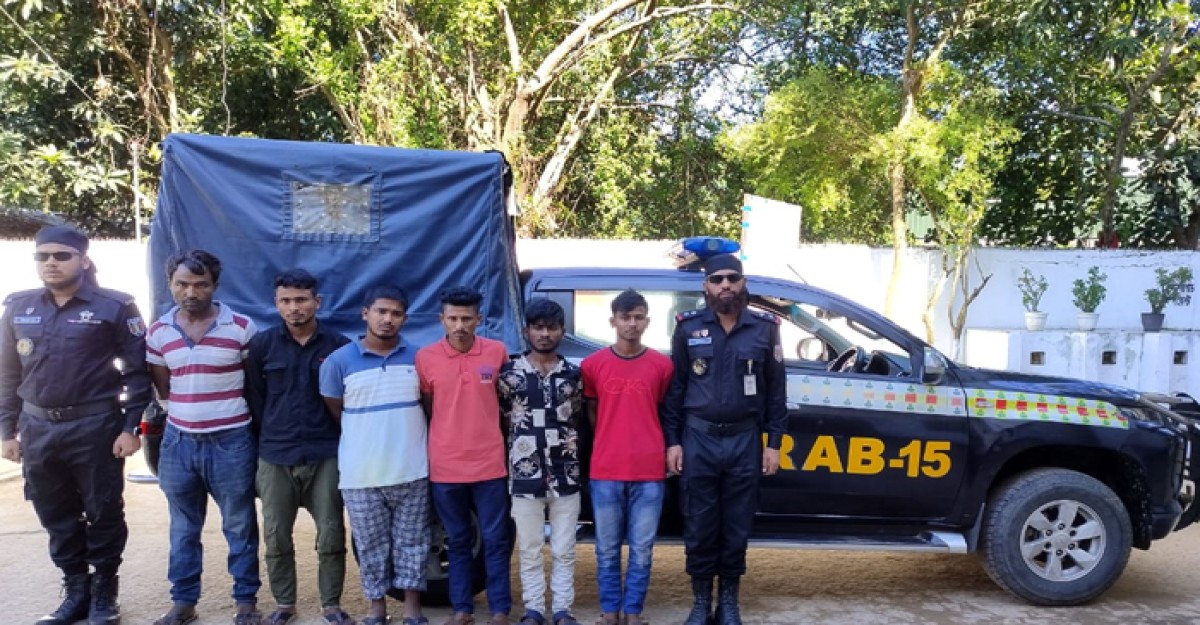 মহাসড়কে গাড়ি ছিনতাই চক্রের হোতাসহ আটক ৬
