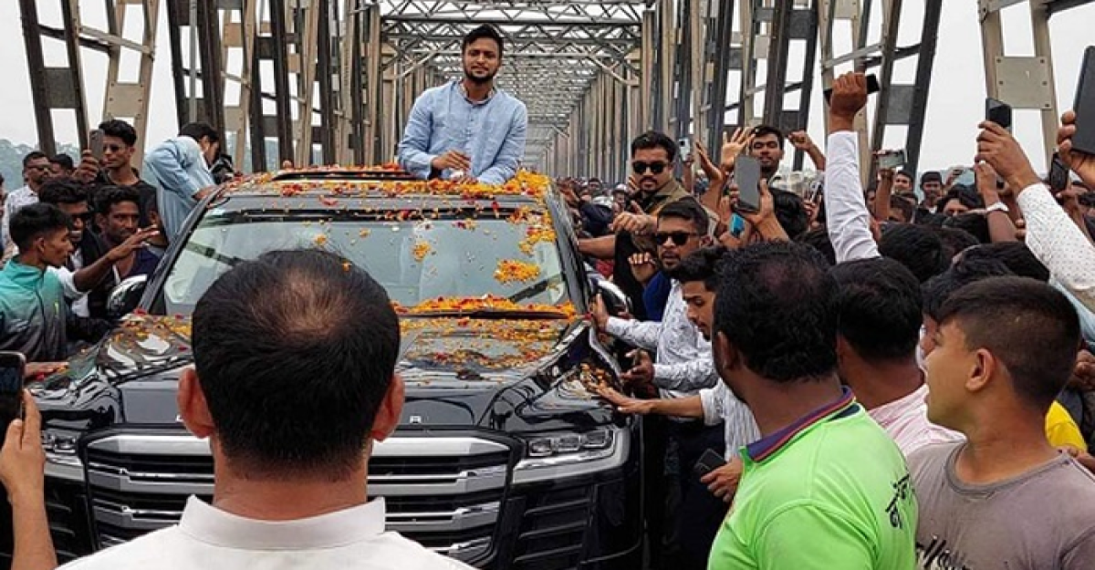 নির্বাচনী আচরণবিধি লঙ্ঘন করায় সাকিবকে তলব