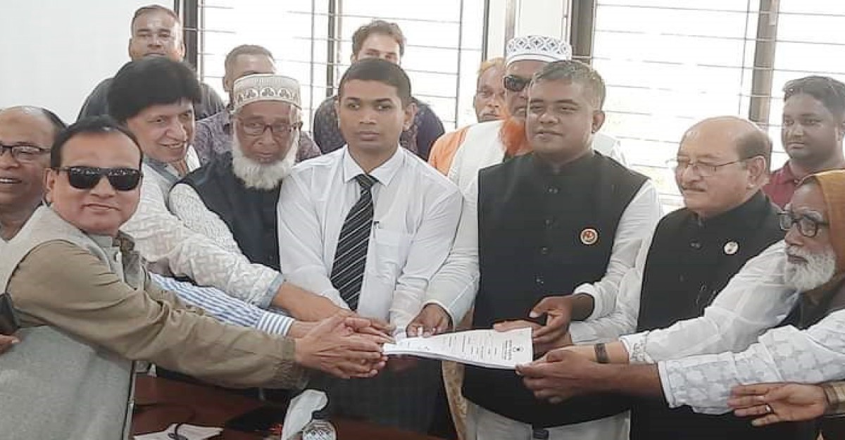 বাগেরহাট-৪ আসনে নৌকার মনোনয়ন পত্র জমা দিলেন বদিউজ্জামান