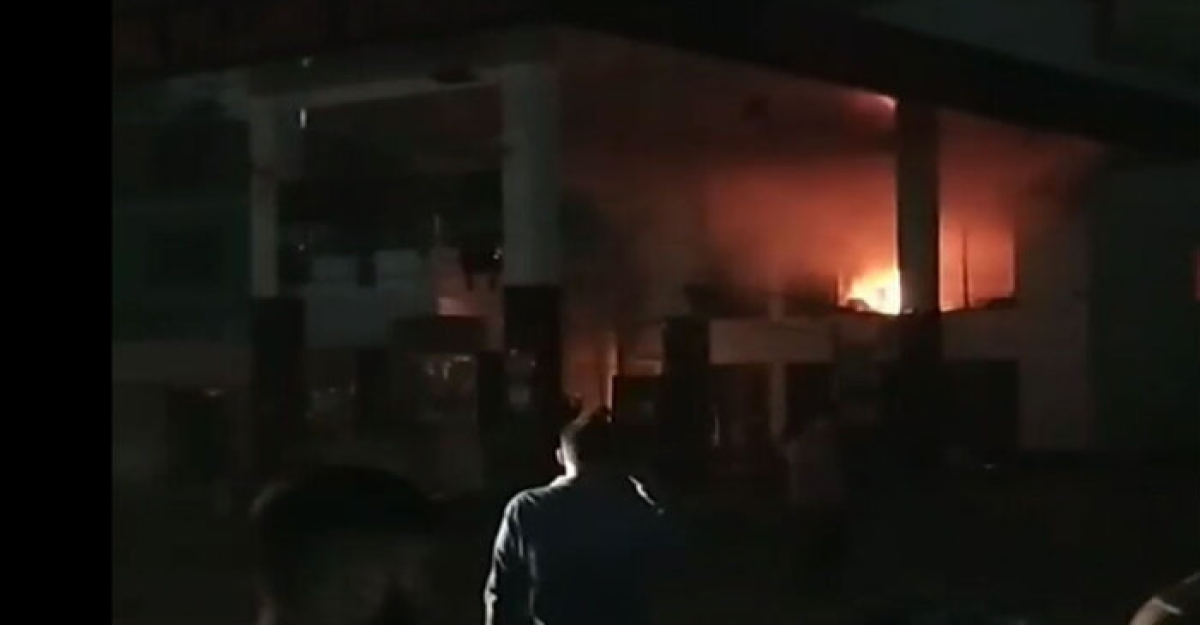মহাখালী রয়েল ফিলিং স্টেশনে আগুন