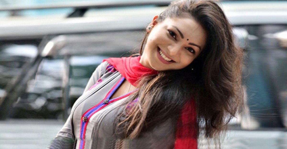 বেশ বিব্রত সাদিয়া জাহান প্রভা