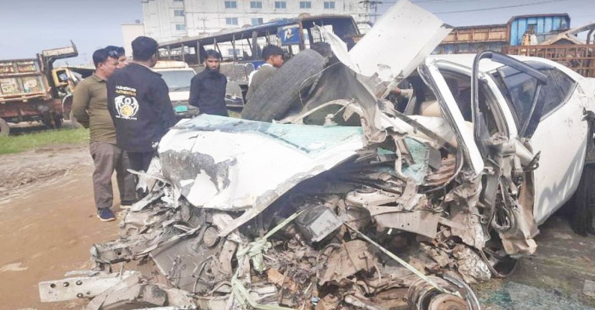 ঘন কুয়াশায় নিয়ন্ত্রণ হারিয়ে দুর্ঘটনা, নিহত ২