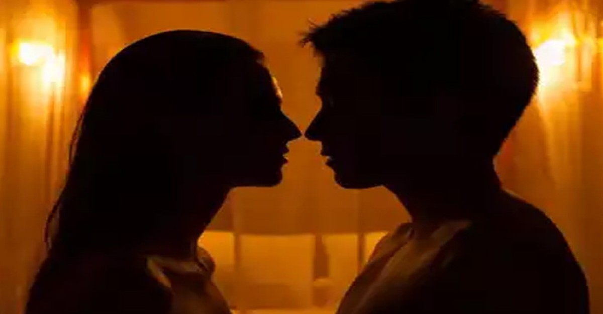 ছোট্ট একটি ভুলেই ‘সুখবর’ ফাঁস টলিনায়িকার
