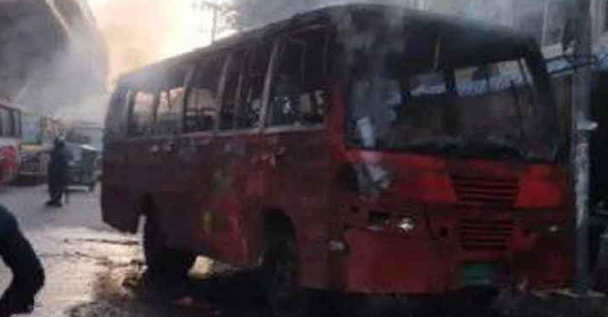 মতিঝিলে বাসে আগুন
