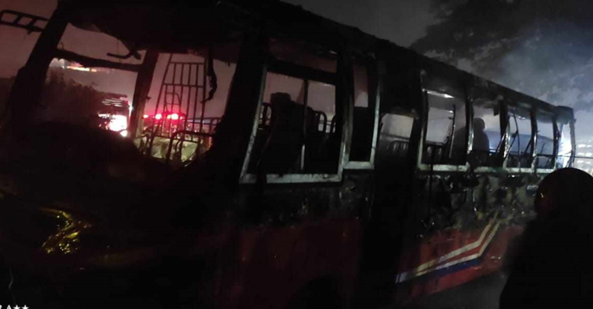 আশুলিয়ায় বাসে অগ্নিসংযোগের ঘটনায় বিএনপির ২কর্মী গ্রেফতার