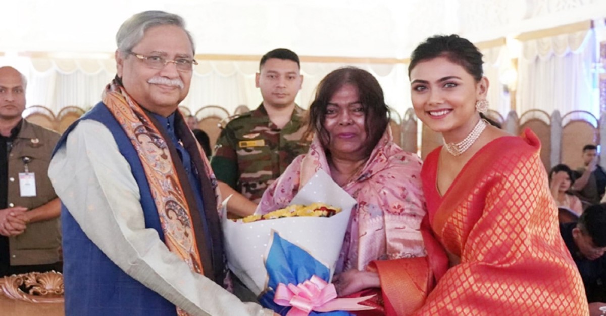 রাষ্ট্রপতি ও তার স্ত্রীর ভালোবাসায় মুগ্ধ ইধিকা পাল