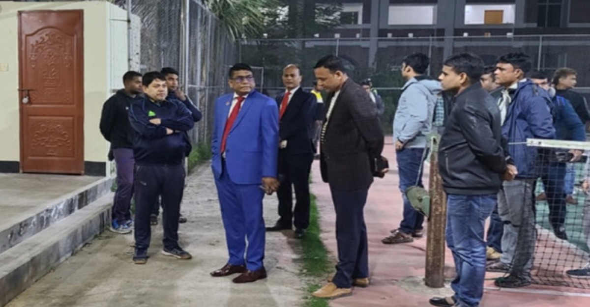 চাঁপাইনবাবগঞ্জে আদালতের টেনিস কোর্টে ককটেল বিস্ফোরণ