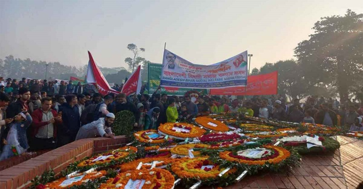 জাতীয় স্মৃতিসৌধে লাখো মানুষের ঢল