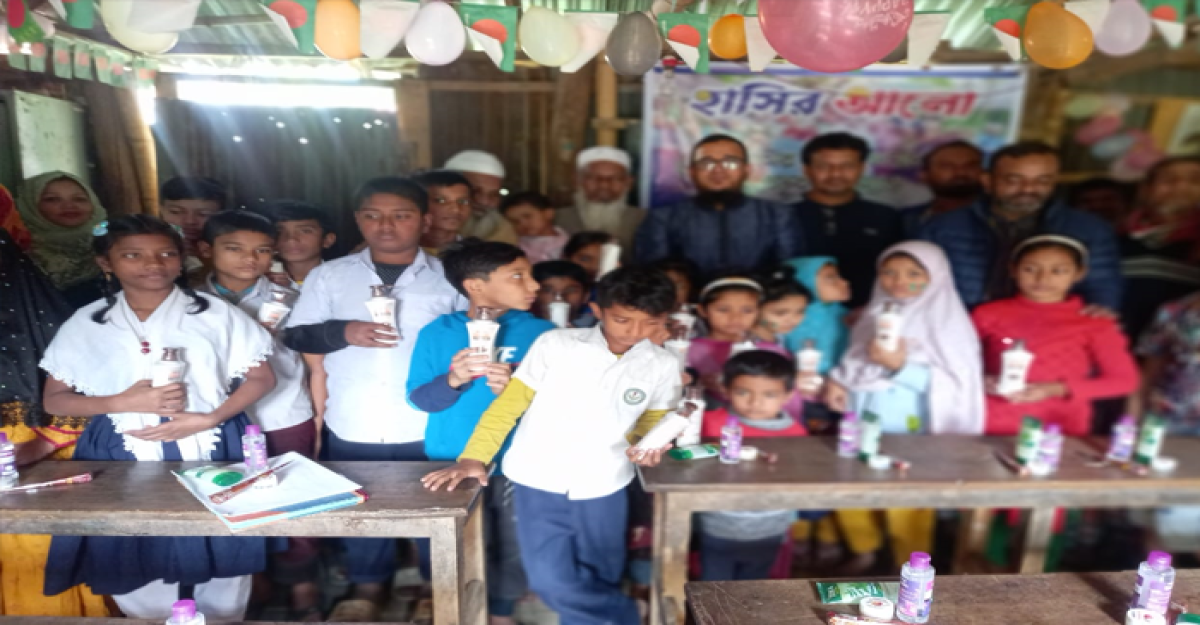 শিক্ষার্থীদের শীতকালীন প্রসাধনী বিতরণ করল র্যাকের হাসির আলো