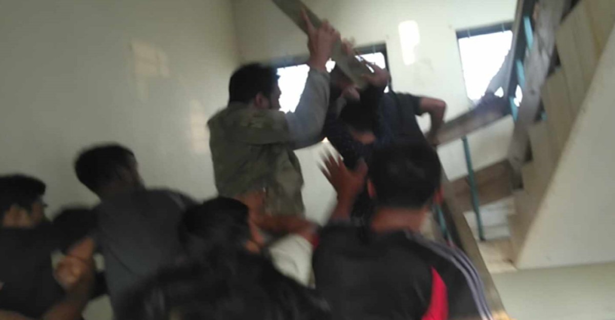 খাবার বন্টন নিয়ে কুবি'র হলে মারামারি!