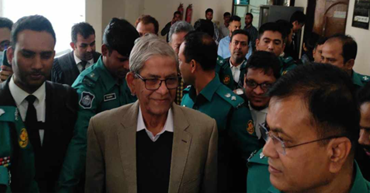 হাসিমুখে আদালতে মির্জা ফখরুল