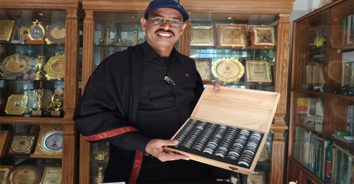 ফকরুল হাসানের ব্যক্তিগত সংগ্রহশালায় ১৩০ দেশের মুদ্রাসহ বিলুপ্ত প্রায় বিভিন্ন জিনিসপত্র