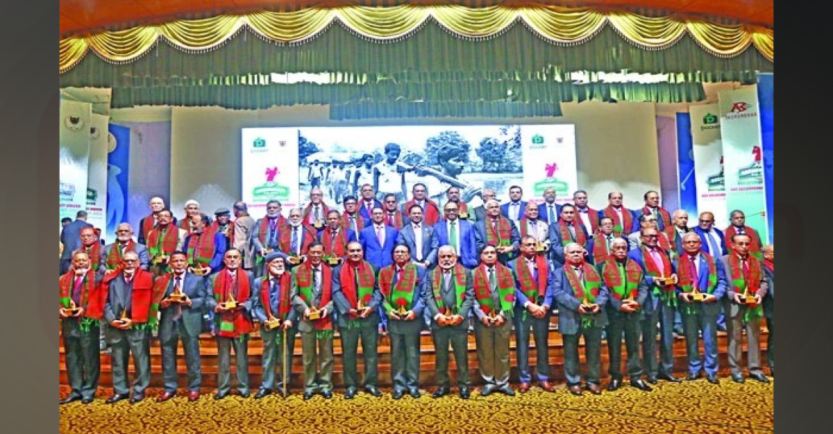 বীর সেনানীদের বিরল সম্মাননা